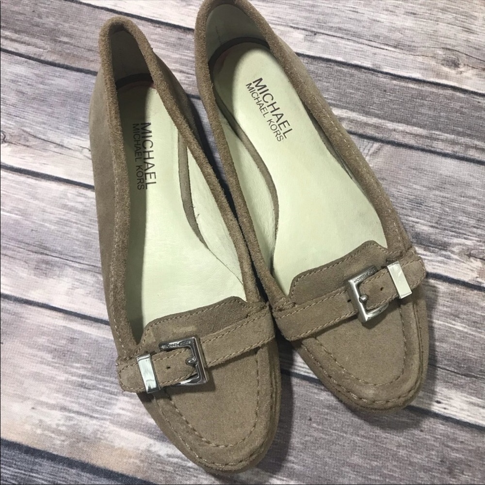 (Sold) Michael Kors Tan Flat Loafers Slip On’s 6M - Picture 2 of 6